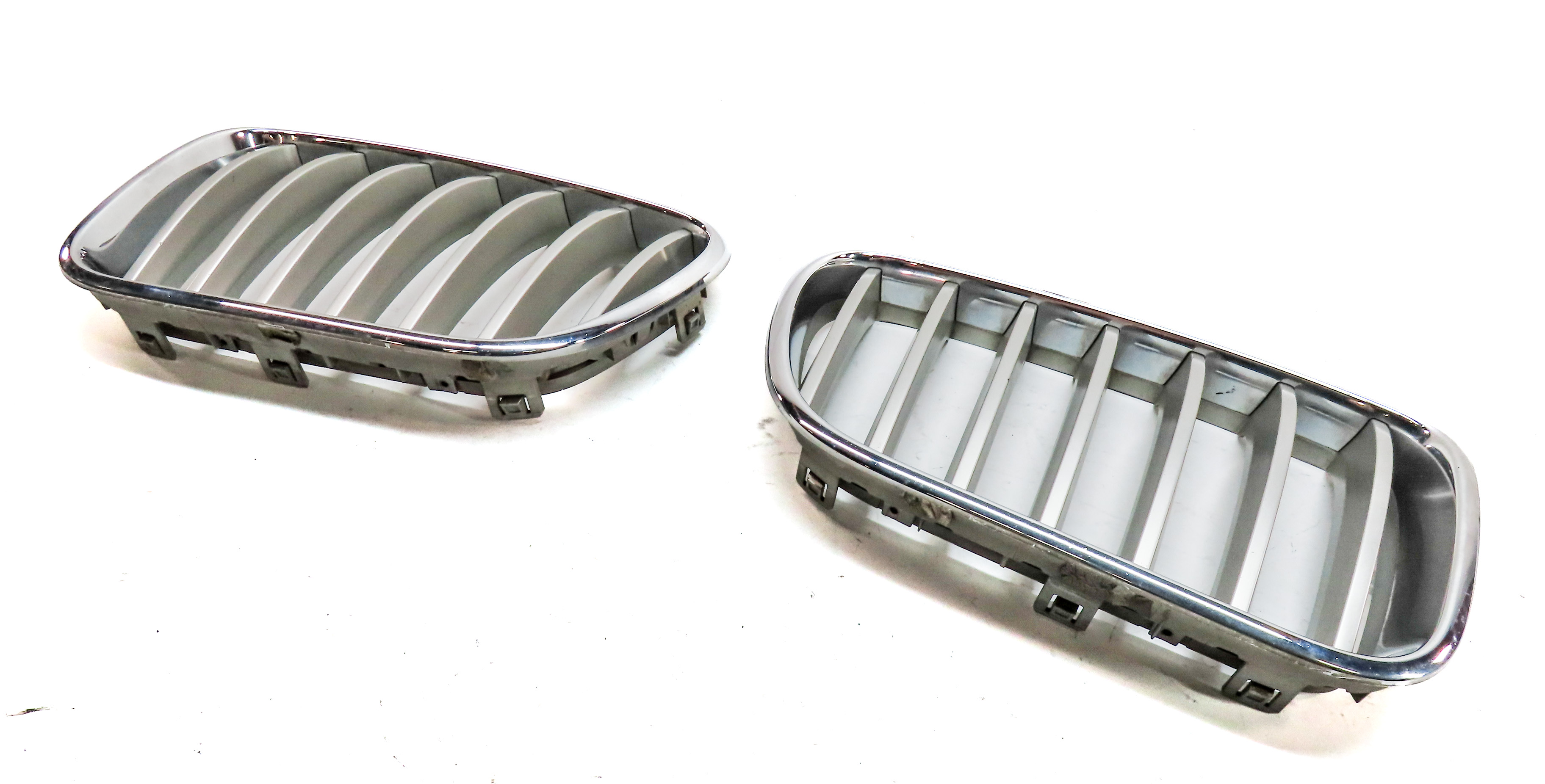 2013-2017 BMW X3 (F25) FRONT LEFT DRIVER GRILLE HOOD VENT TRIM  — exact item pictured